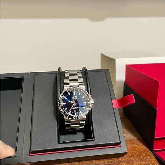 Oris Aquis Date Blue - Picture 6 of 11